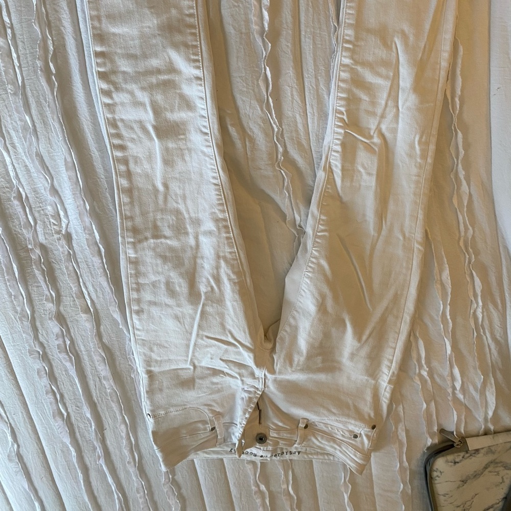 Perfect white skinny jeans.